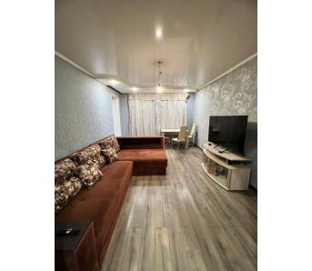 3-комн. квартира, кв-л Дзержинского 10