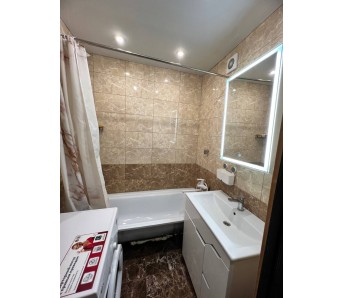 3-комн. квартира, кв-л Дзержинского 10
