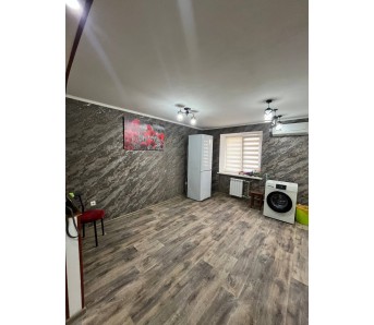 3-комн. квартира, кв-л Комарова 15