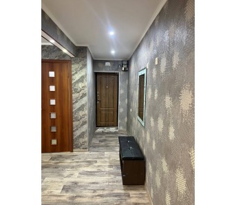 3-комн. квартира, кв-л Комарова 15