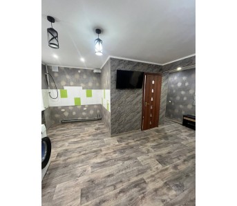 3-комн. квартира, кв-л Комарова 15