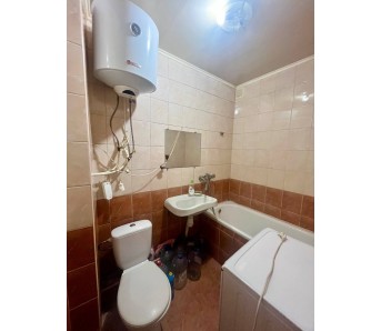 2-комн. квартира, кв-л Комарова 33
