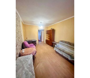 2-комн. квартира, кв-л Комарова 33