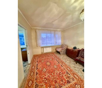 4-комн. квартира, кв-л Комарова 14