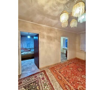 4-комн. квартира, кв-л Комарова 14
