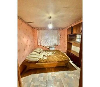 4-комн. квартира, кв-л Комарова 14