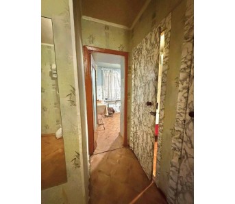 4-комн. квартира, кв-л Комарова 14
