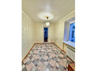 4-комн. квартира, кв-л Комарова 14