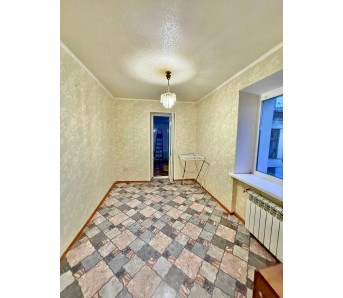 4-комн. квартира, кв-л Комарова 14