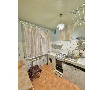 4-комн. квартира, кв-л Комарова 14