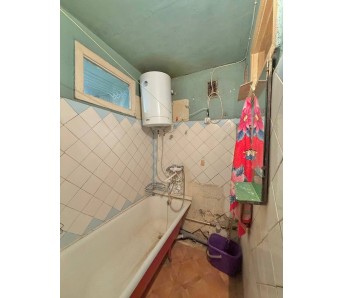 4-комн. квартира, кв-л Комарова 14