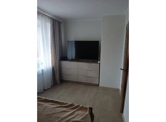 2-комн. квартира, кв-л Комарова 7