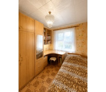 4-комн. квартира, кв-л 50-летия Октября 38