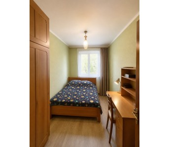 4-комн. квартира, кв-л 50-летия Октября 38