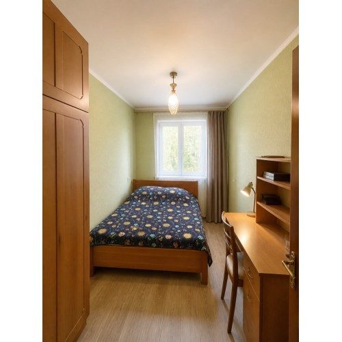 4-комн. квартира, кв-л 50-летия Октября 38