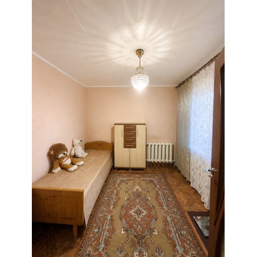 4-комн. квартира, кв-л 50-летия Октября 38