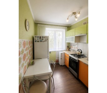 4-комн. квартира, кв-л 50-летия Октября 38