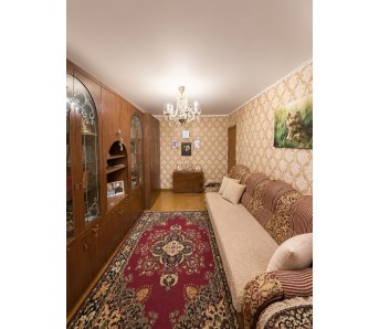 3-комн. квартира, кв-л Комарова 23