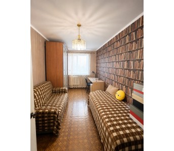 3-комн. квартира, кв-л Комарова 23