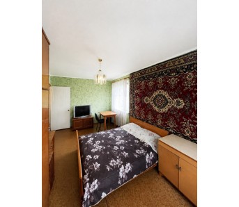 3-комн. квартира, кв-л Комарова 23