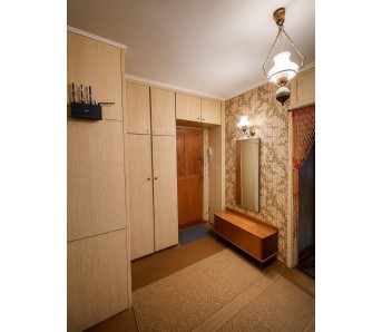 3-комн. квартира, кв-л Комарова 23