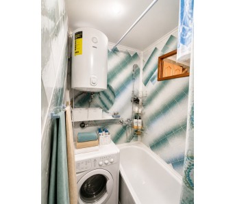 3-комн. квартира, кв-л Комарова 23