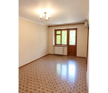 3-комн. квартира, кв-л 60-летия Образования СССР 21